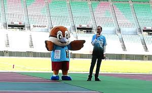 水野市長が訪れたヤンマースタジアムでのFC大阪の試合のキックインセレモニーでの竹柴環境農林水産部長ともずやん