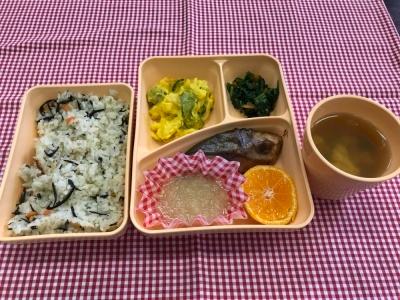 飯の峯中学校1年1組が考えた献立