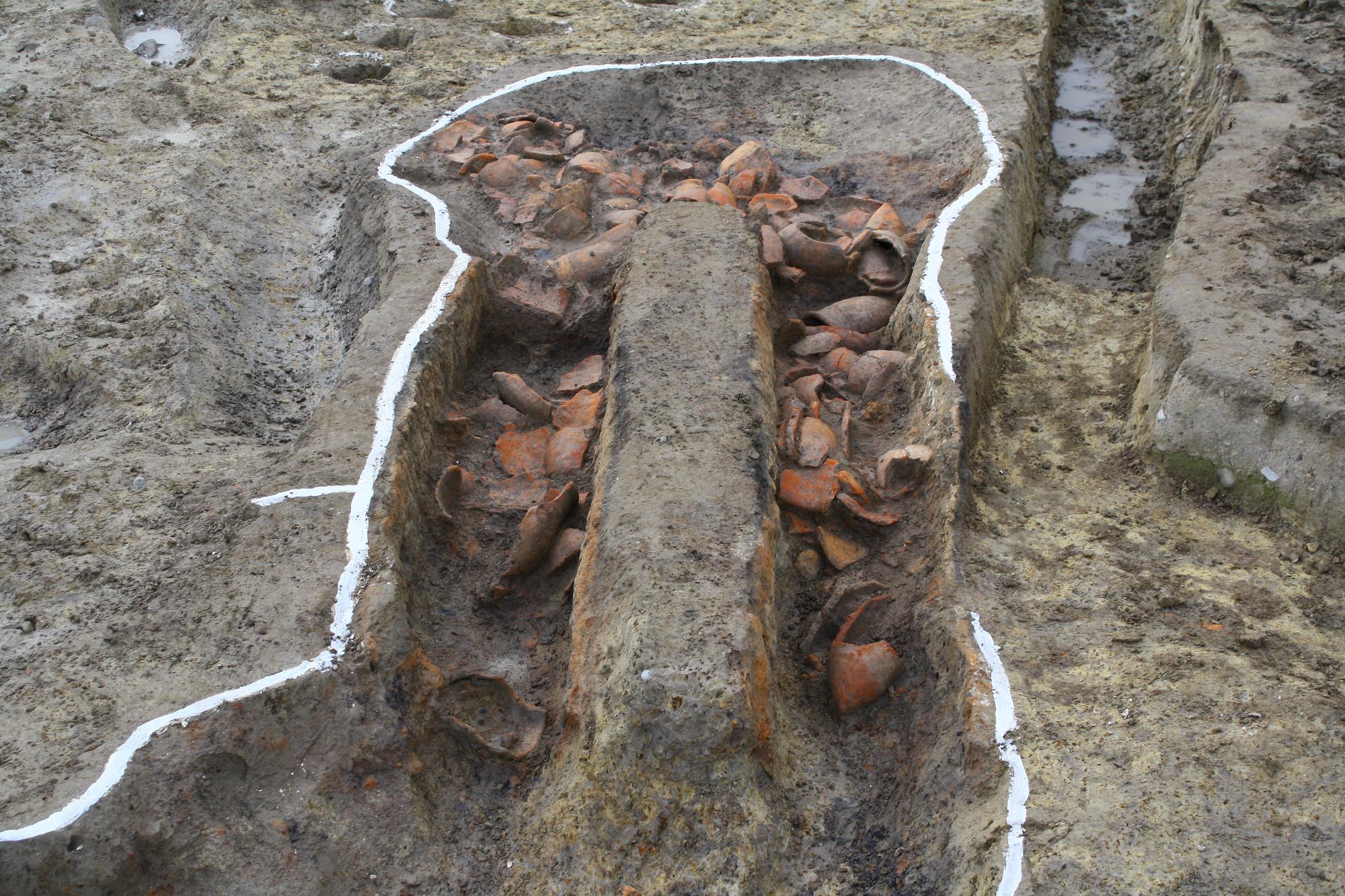 田山東遺跡(箱作)のタコツボ焼成窯(鎌倉時代)