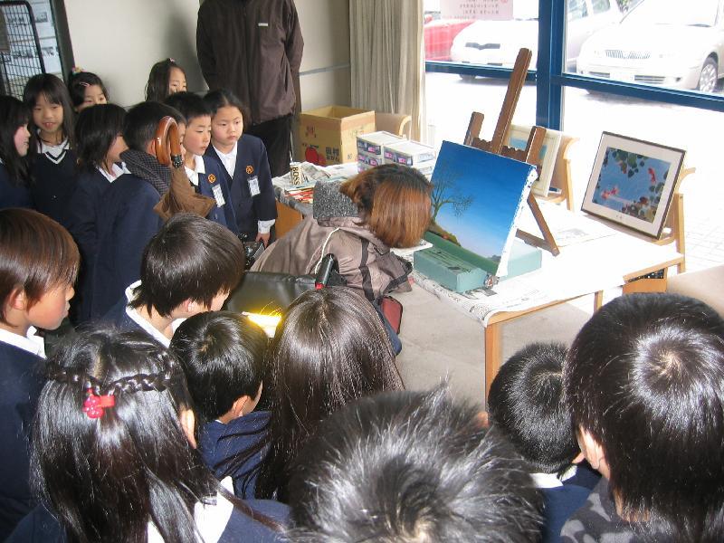 石橋亨弘さん絵画制作実演