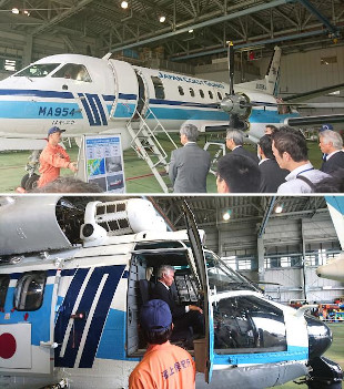 関西空港海上保安航空基地を見学する水野市長