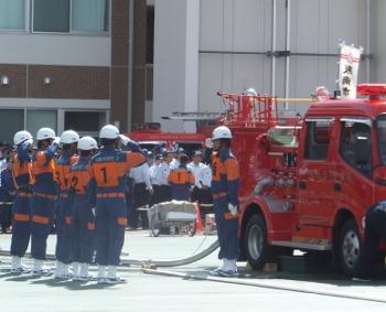 大阪府消防操法訓練大会で消防操法訓練を披露する阪南市消防団の皆さん