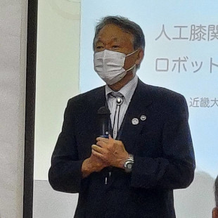 阪南市民病院の市民公開講座にて冒頭あいさつをする水野市長