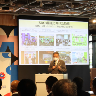 TEAM EXPO 2025 Meetingにて阪南市の取組を発表する水野市長