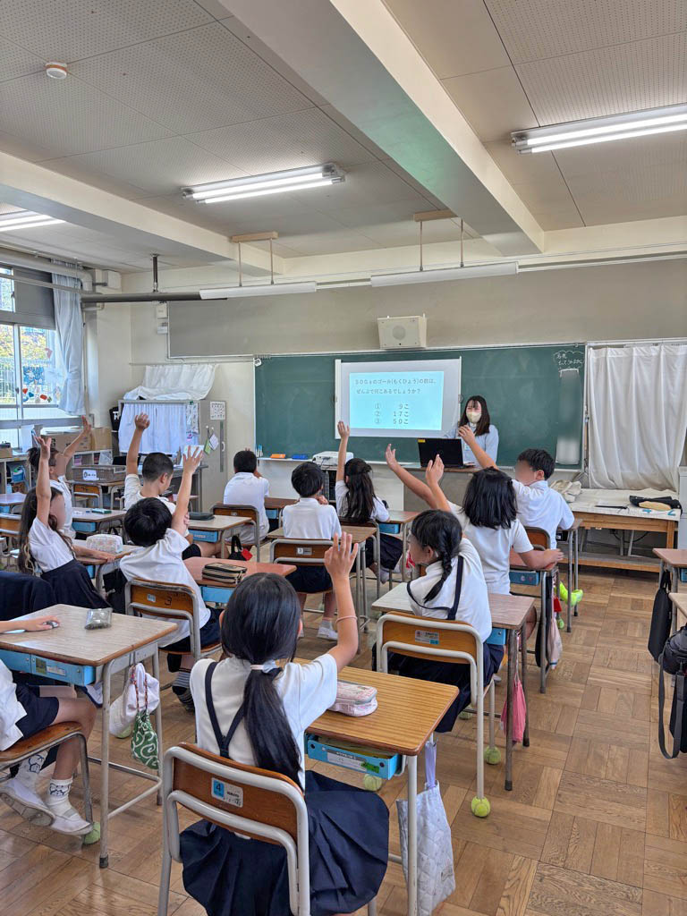 下荘小学校4年生の出前授業の様子